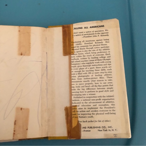 Vintage Skin & Scuba Diving Book from the Athletic Institute Series - hardcover - Picture 5 of 9